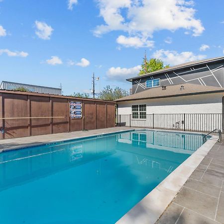 Spacious Galleria Apartment With Free Park Houston Exterior photo
